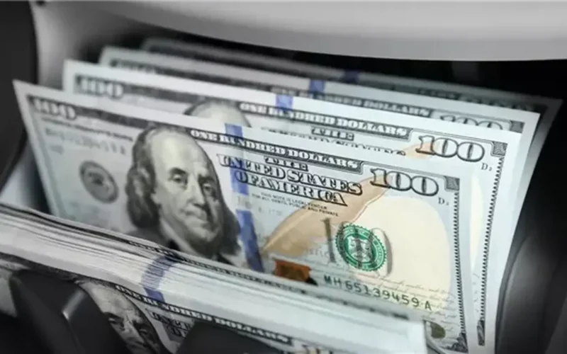 تراجع سعر الدولار أمام الجنيه المصري في ختام تعاملات يوم الثلاثاء الأسود